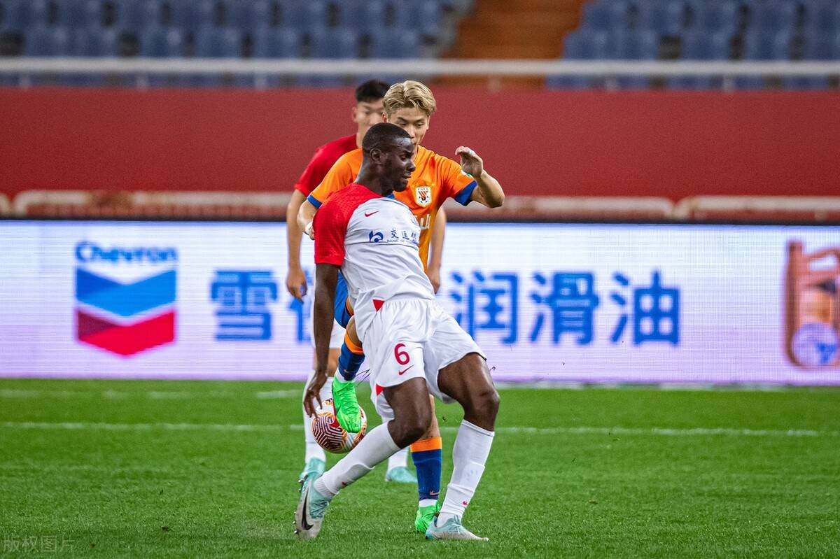 火博官方网站 -上海申花迎法甲关键赛；窗口期远射贴柱；悬念犹存；训练强度明显提升 